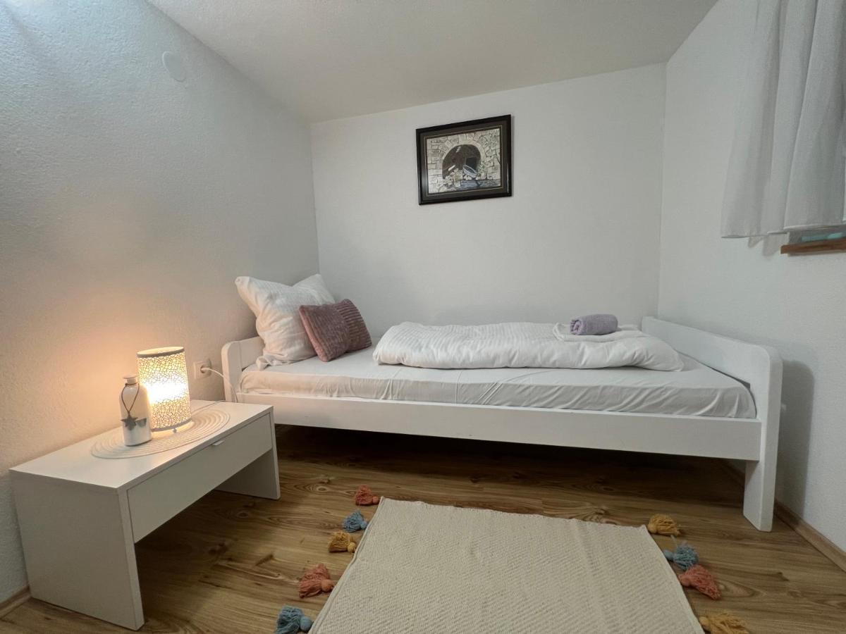 Apartment Katalin Kornić Dış mekan fotoğraf